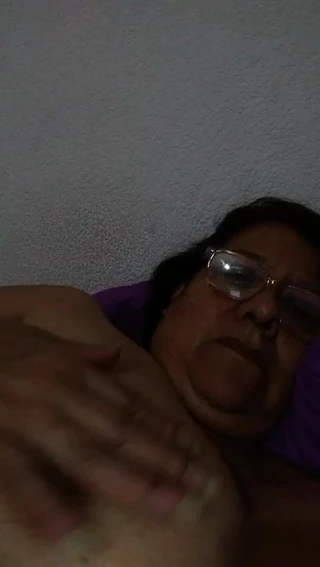 Mi viejita chichona