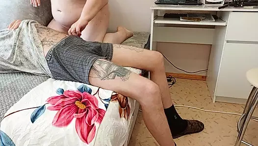 Üvey anneden sakso ve yarak mastürbasyonundan boşalmaya