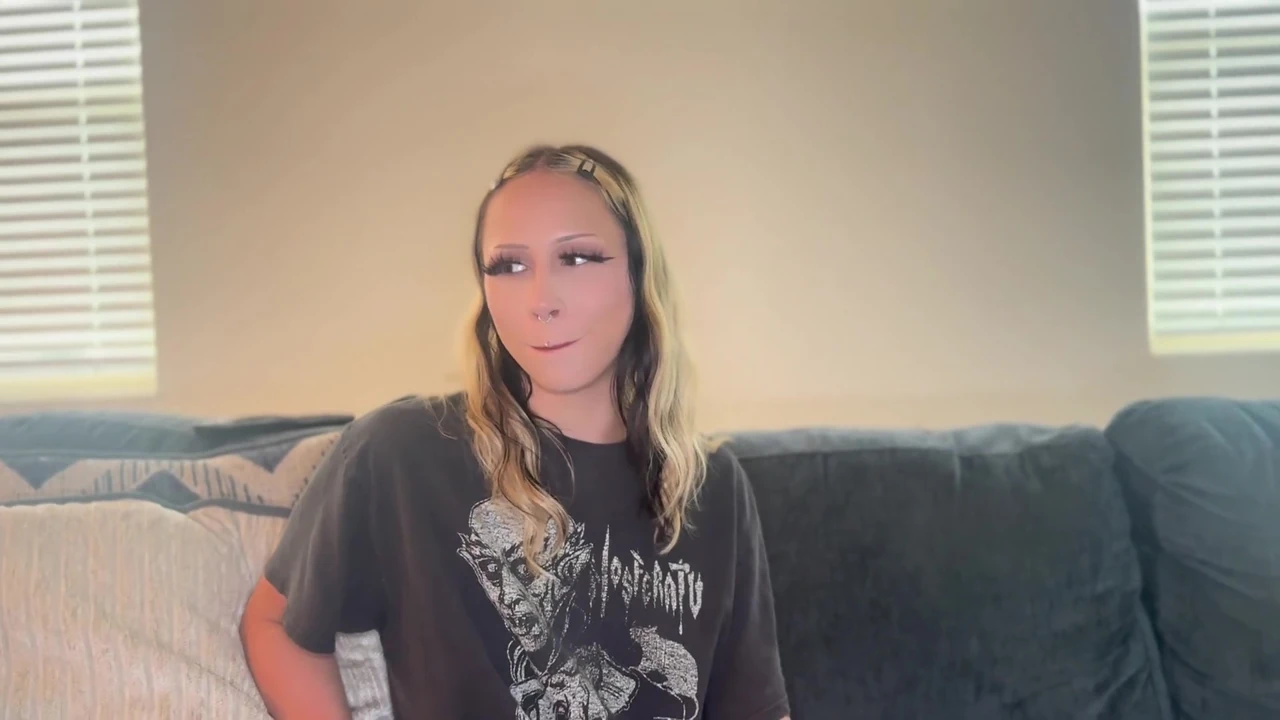 Hannah Quinn Comes Over to Cure Sex Addiction