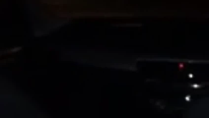 Azgın çift bir arabada eğleniyor