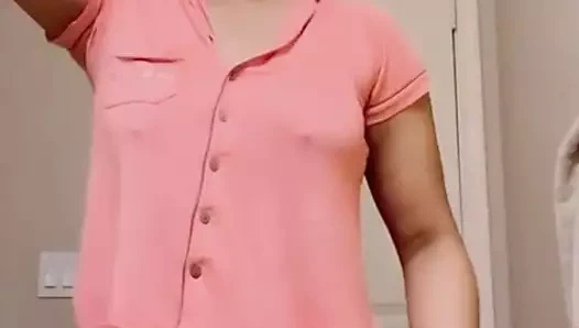 Şişman amcık şişman götlü piliç dans ediyor