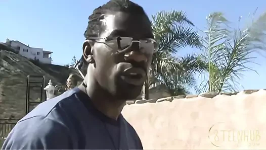 8teenhub - Jordin Skye minik bir siyah macera yaşıyor