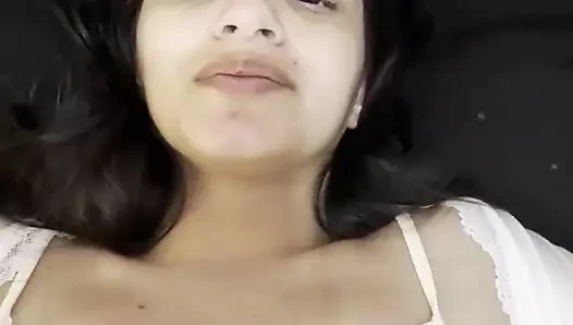 Çok güzel bir ev hanımı beni sikiyor