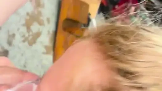 Kızıl saçlı sahibe gırtlağına kadar alıyor bakış açısı