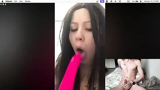 Mastürbasyon yaparken iki kez boşalmamı izliyor!