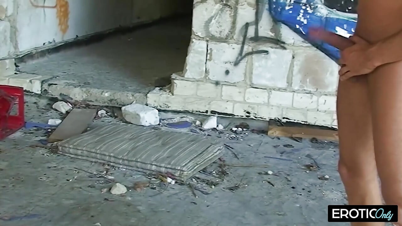 Endüstriyel sikiş - yabancı beni koridorda acımasızca sikiyor