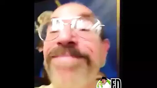 Kelly gül ed güçleriyle aşağı ve kirli alır