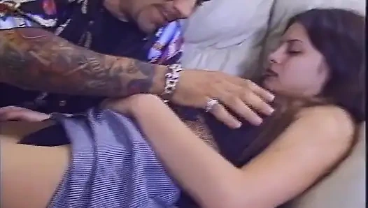 Sıkı amcık zonklayan büyük zenci yarağı tarafından ilk kez genişliyor