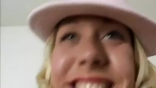 Lezzetli sarışın domaltılarak sikiliyor bakış açısı