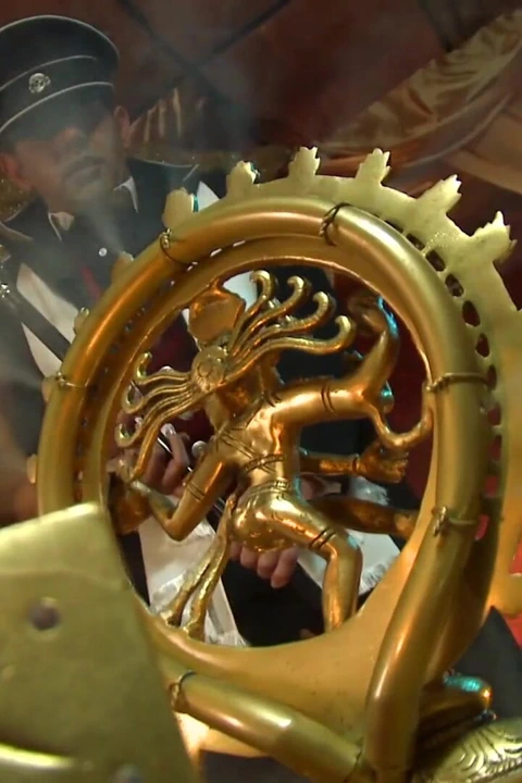 Latin kleopatra hatun büyük yarakla sikiliyor