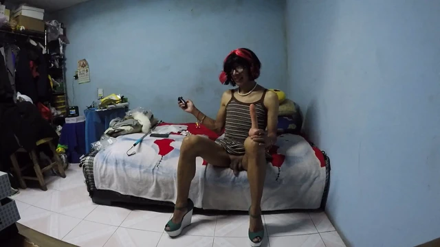 Göt tıkacı ve yüksek topuklu Joselynne travesti ikinci bölüm dildo emiyor