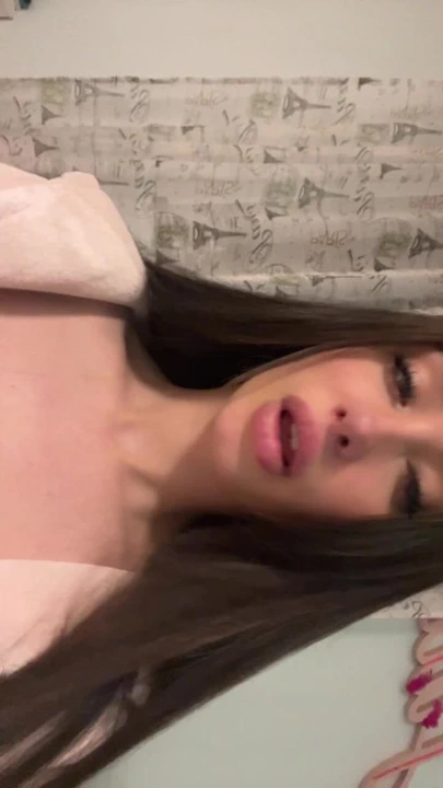 LATIN KADıN ÇıPLAK TIKTOK YAPıYOR