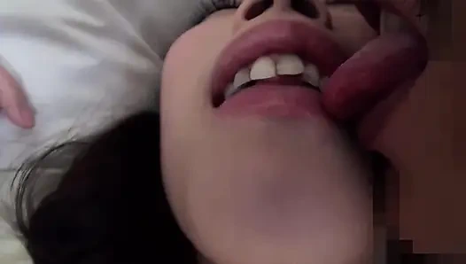 Bak bu Asyalı sürtükler sert yarağımı nasıl emiyor!! Çok heyecan verici!!