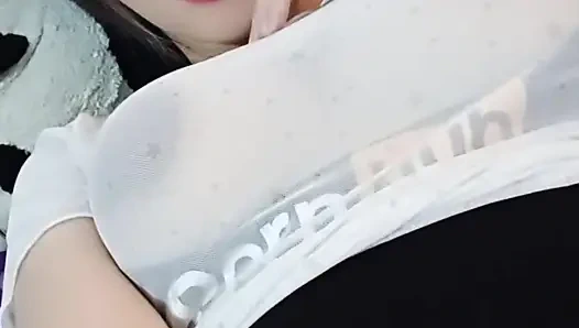 Üvey anneme göğüslerimi gösteriyorum ve çok azıyorum