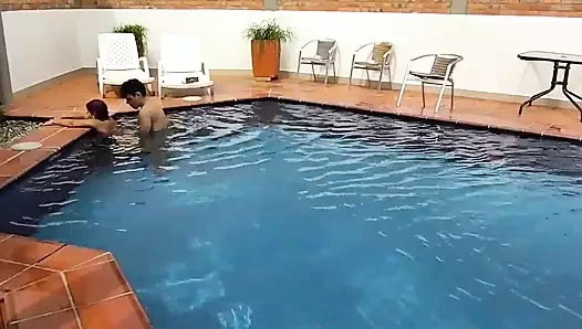 İçeri gelmeni istemiyorum! Karının genç insanlardan hoşlanmadığını söylüyorlar! Ama o gün istisnaydı