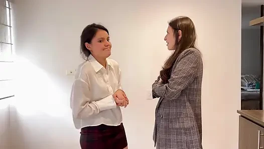 İngiliz öğrencimi sikiyorum... Amcığımı yalıyorum