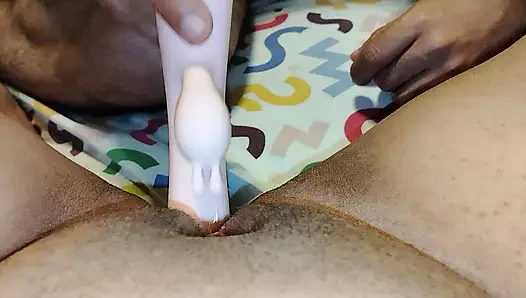 Üvey anneme vibratörüyle mastürbasyon yapıyorum