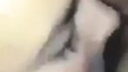 iki kızlar yemek KEDİ ve Siktir et