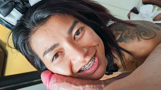 Tuktukpatrol büyük memeli sapık Asyalı yabancı yarağı baştan çıkarıyor