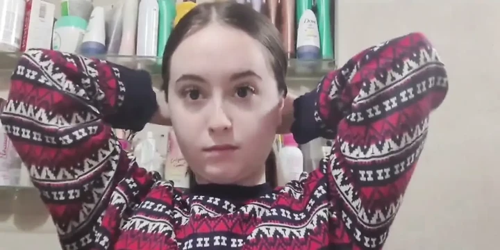 Saçımı fırçalıyor ve detangling