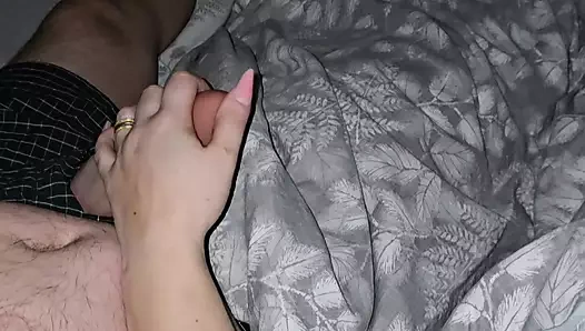 Üvey annem sikimle ilgilenip bana iyi mastürbasyon yapabilir misin