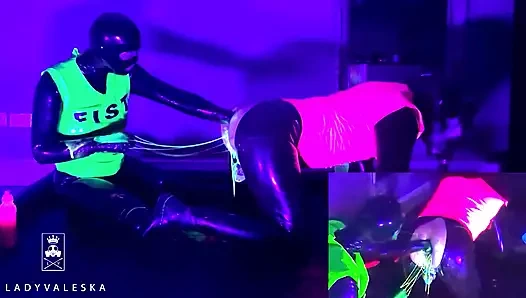 Başka bir ultraviyole yumruk sokma