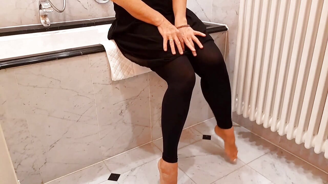Selena'nın tatilde seks oyunları ve seks oyunları