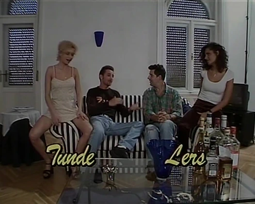 Güzel Fransız kızlar çifte penetrasyon grup seksten sonra yüzüne boşalmanın tadını çıkarıyor