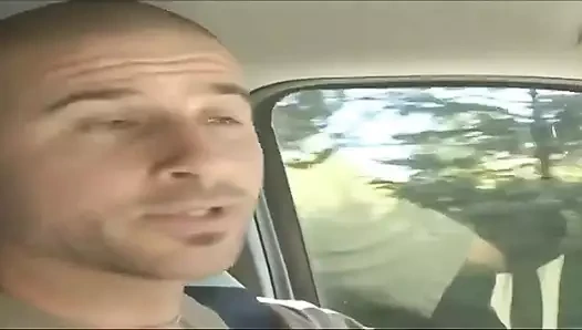 Büyük memeli esmer sıkı amını sert yarakla siktiriyor