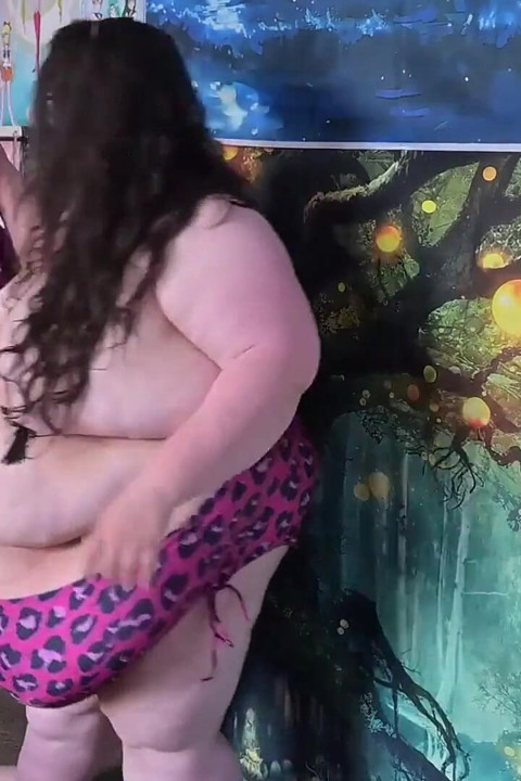İri güzel şişman tanrıça seksi bikinili mayo deniyor