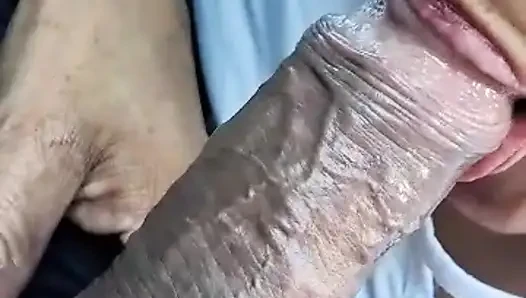 Xraquelx arabada yakın çekim ıslak oral seks