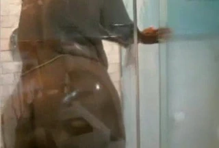 Bbw seksi siyah göt bayan ile canavar memeler showers