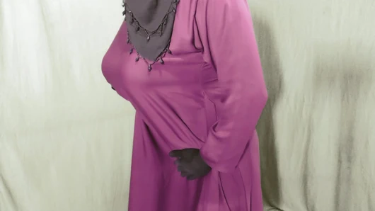 Güzel amena yenge içeride burqa ve tesettürlü seks yapıyor