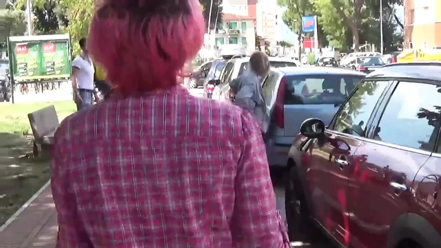 Azgın İtalyan genç kız parkta ve arabada sikiliyor