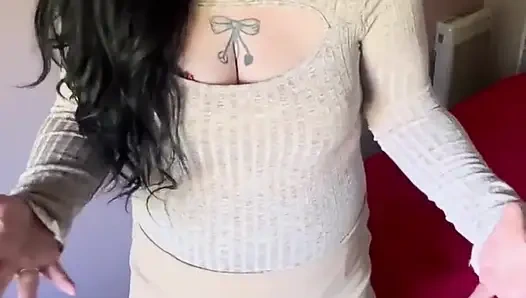 JOI, uyluk hizasına kadar olan botlarıma boşalıyor