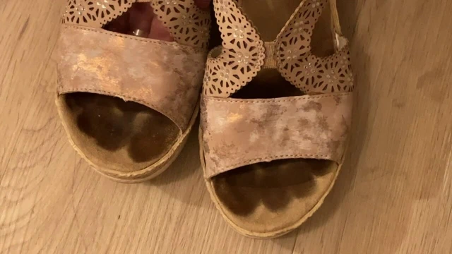 Bayan olgun ayaklar lbd ve çok kokmuş ayakkabılar