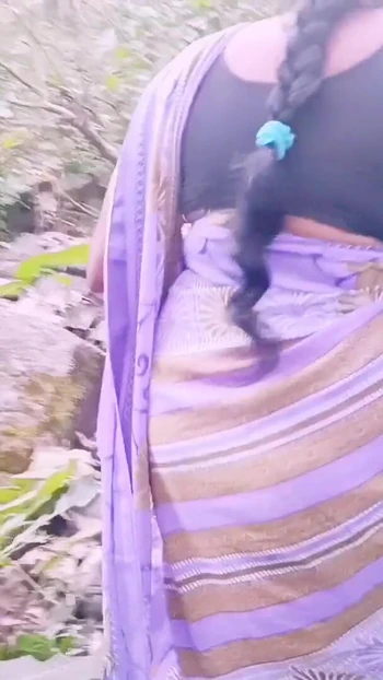 Волнующий момент из "Секс за дверью в лесу. Мачеха дези и пасынок"