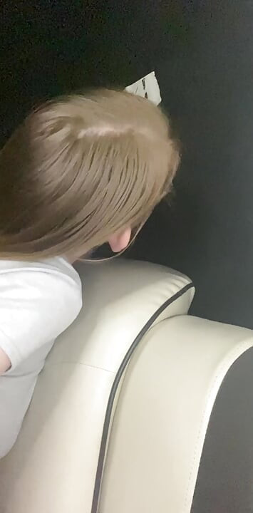 SluttyBritt babasının büyük siyah yarağını idare ediyor