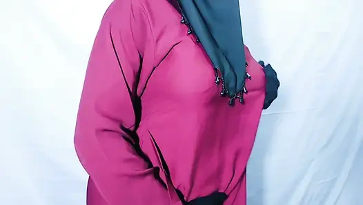 Ateşli tesettürlü Müslüman genç kız götünü dilliyor ve bhaijaan tarafından sert sikiliyor