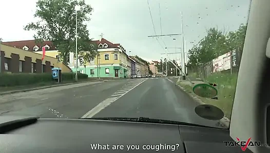 Aptal hatun sert sikiliyor ve döl yiyor