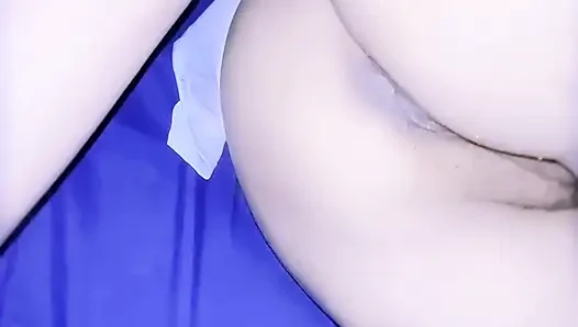 Baldızım oturma odasındaydı ve döllenene kadar sikiliyor