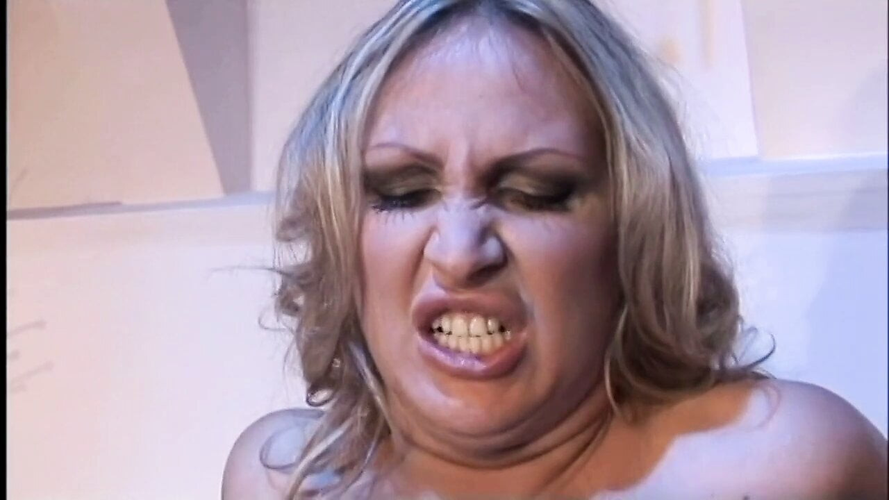 Sofia Cucci - (Kirli Dans filminden) - (orijinal hd)
