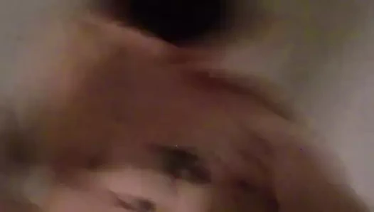 Gözleri bağlı bir alt ile oynamak