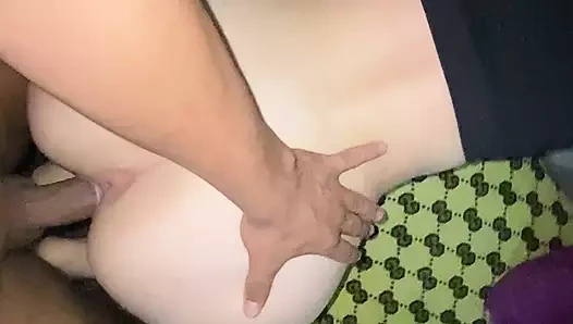 Büyük götlü üvey kız kardeşim sikilmeyi seviyor