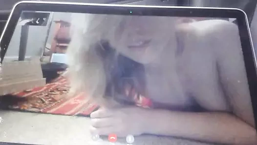 Emily m onun ne kadar sürtük olduğu hakkında kirli konuşuyor