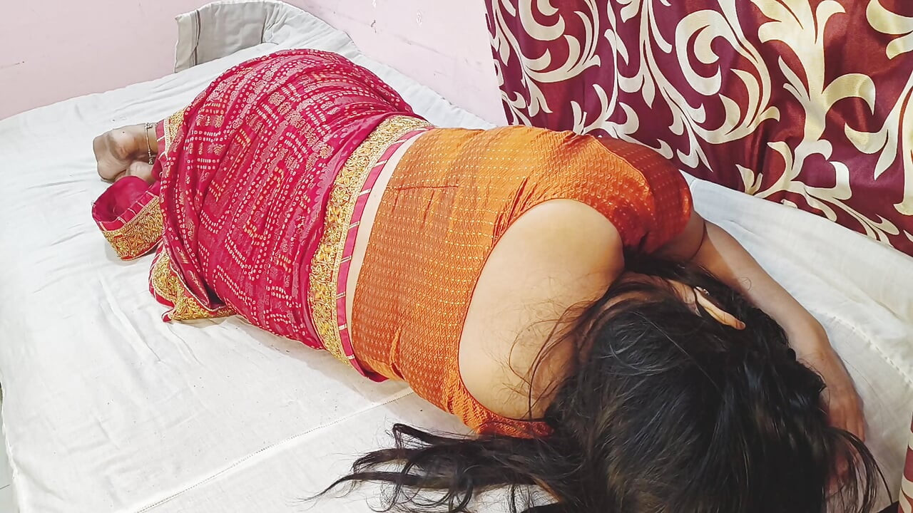 hot bhabhi ko leta dekh saree utar kar choda