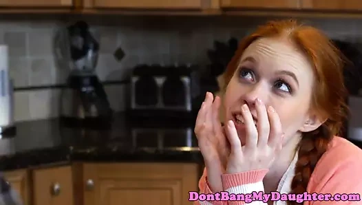 Ginger genç sikikleri onu öğretmen sonra oral seks