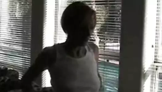 Evde yeni bir şeyler deniyor