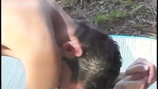 Anal oyunda çimlerde harika boyz