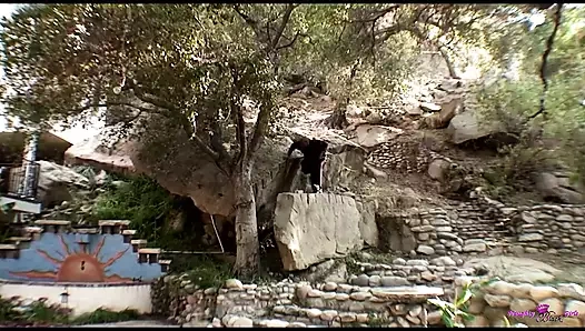 Tombul sarışın kız duşta bu adamın büyük siyah yarağına boşalmadan duramıyor